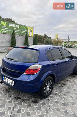 Хэтчбек Opel Astra 2005 в 