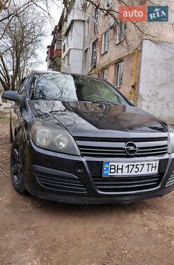 Хэтчбек Opel Astra 2005 в 