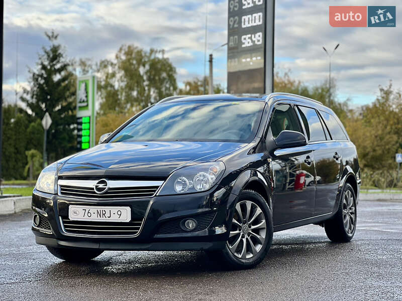 Универсал Opel Astra 2010 в Дубно