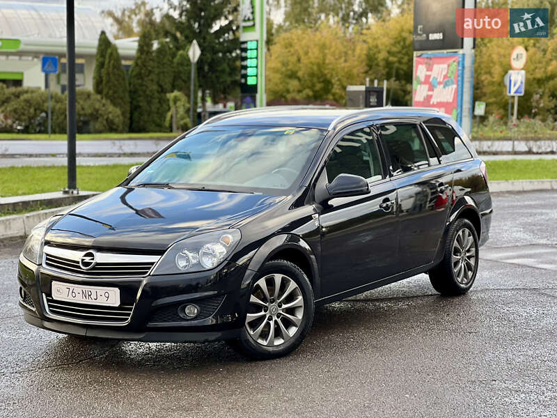 Универсал Opel Astra 2010 в Дубно