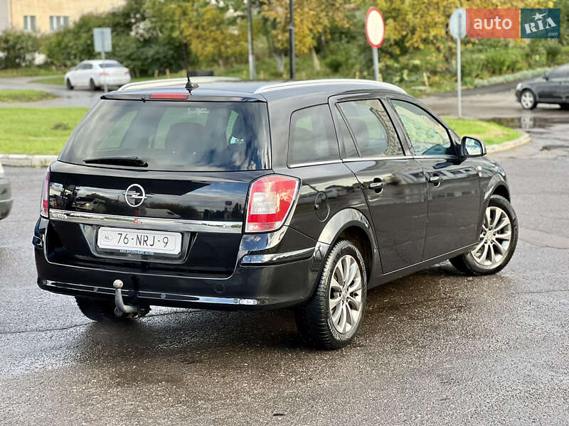 Универсал Opel Astra 2010 в Дубно
