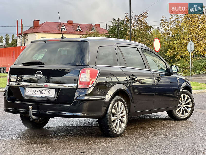 Универсал Opel Astra 2010 в Дубно