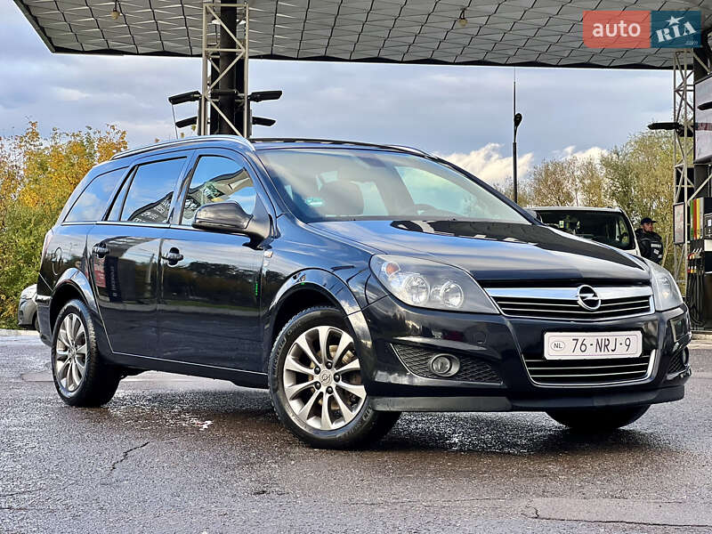 Универсал Opel Astra 2010 в Дубно