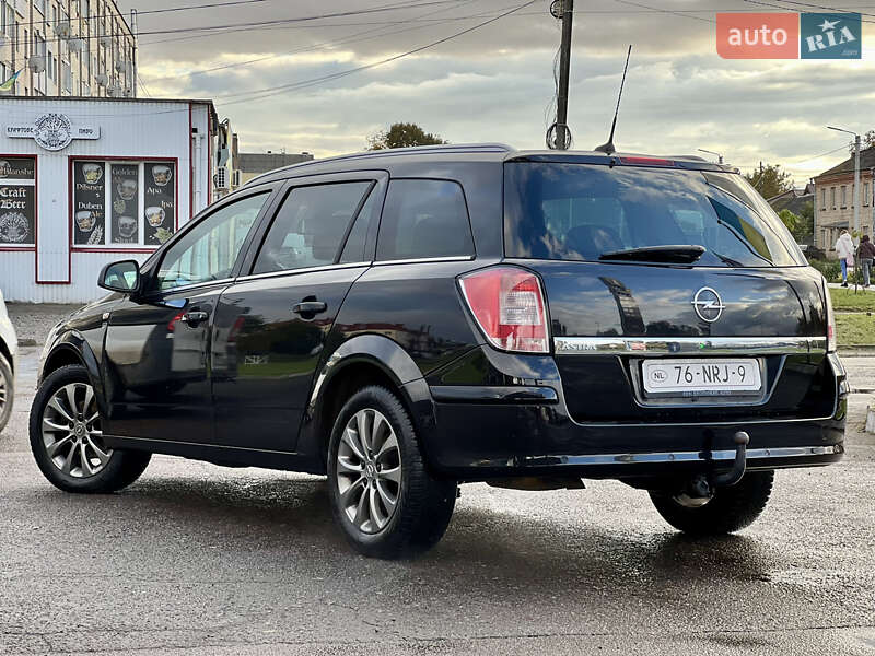 Универсал Opel Astra 2010 в Дубно