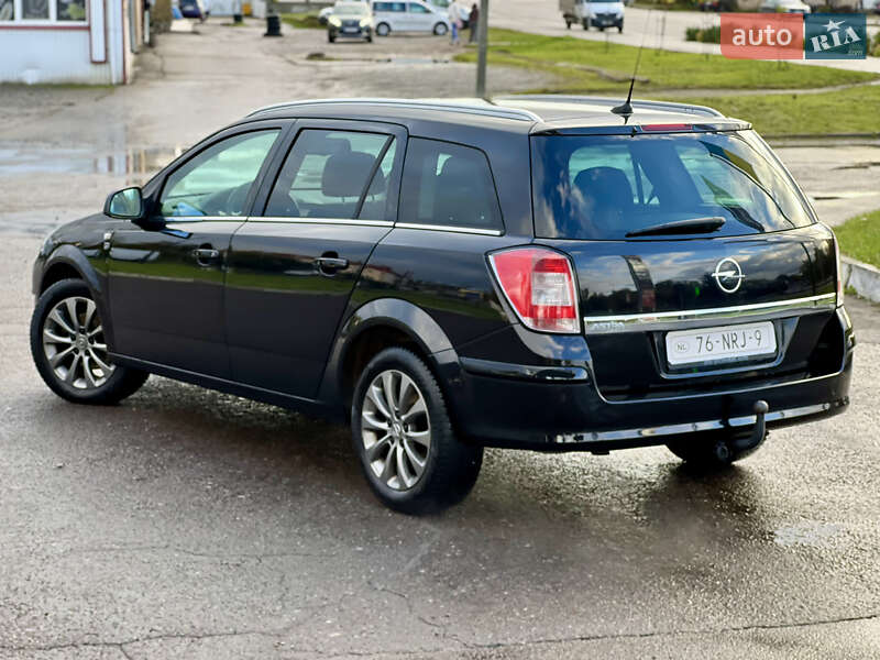 Универсал Opel Astra 2010 в Дубно