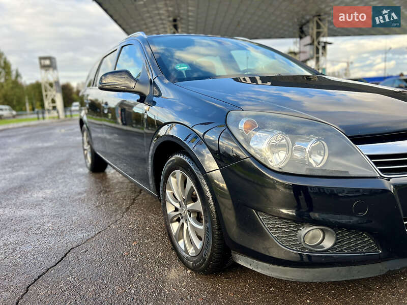 Универсал Opel Astra 2010 в Дубно