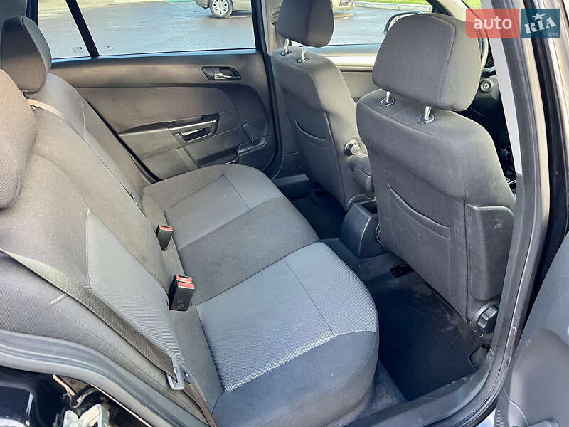 Универсал Opel Astra 2010 в Дубно