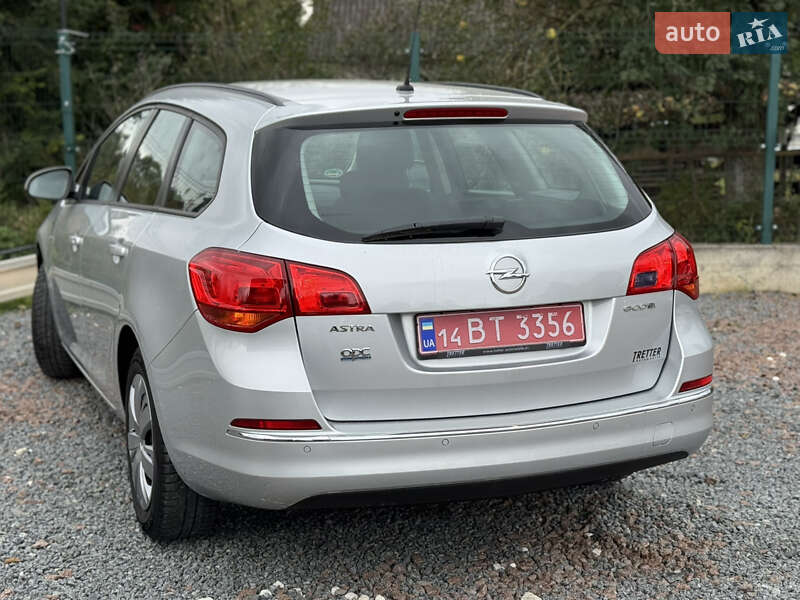 Универсал Opel Astra 2016 в Дрогобыче