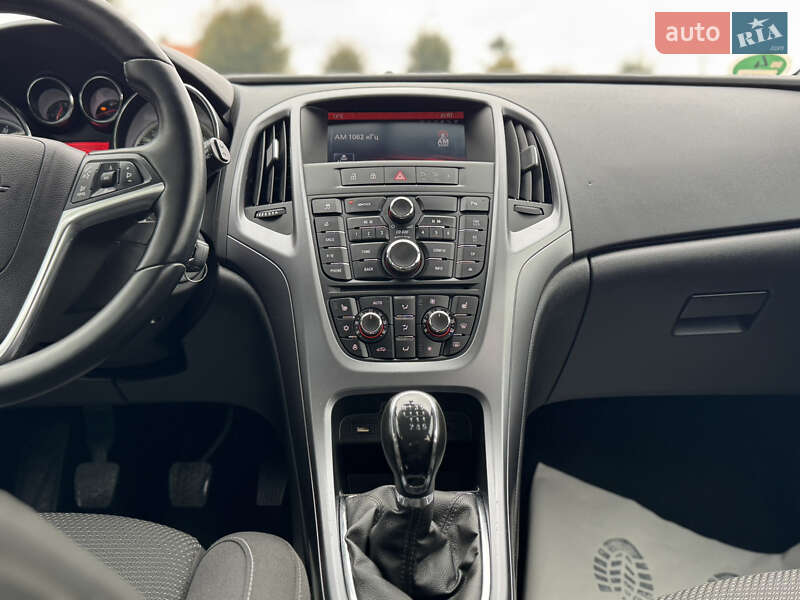 Универсал Opel Astra 2016 в Дрогобыче