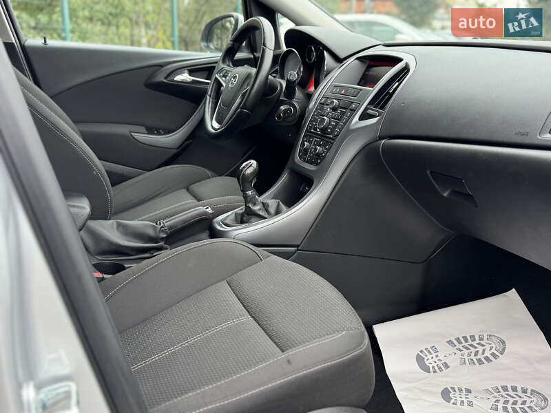 Универсал Opel Astra 2016 в Дрогобыче
