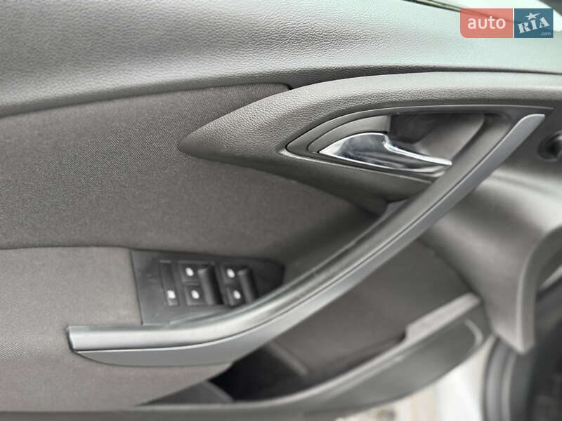 Универсал Opel Astra 2016 в Дрогобыче