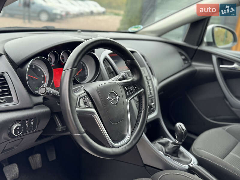 Универсал Opel Astra 2016 в Дрогобыче