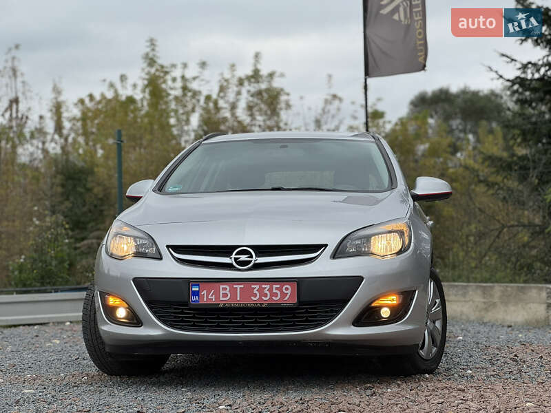 Универсал Opel Astra 2016 в Дрогобыче