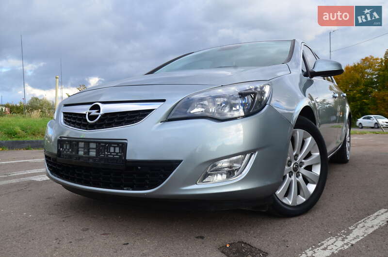 Хэтчбек Opel Astra 2012 в Дрогобыче