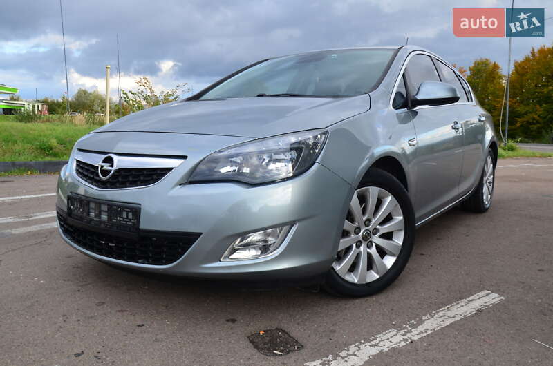 Хэтчбек Opel Astra 2012 в Дрогобыче