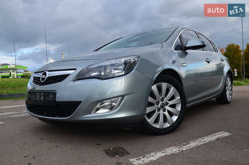 Хэтчбек Opel Astra 2012 в Дрогобыче