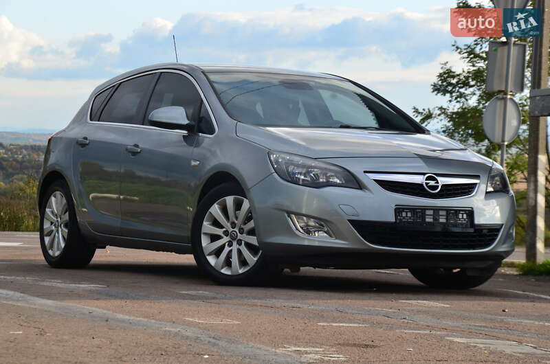 Хэтчбек Opel Astra 2012 в Дрогобыче