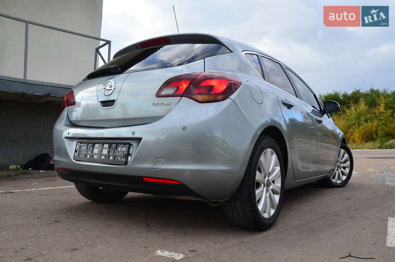 Хэтчбек Opel Astra 2012 в Дрогобыче