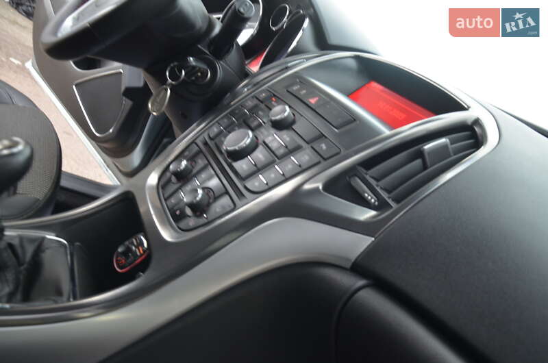 Хэтчбек Opel Astra 2012 в Дрогобыче