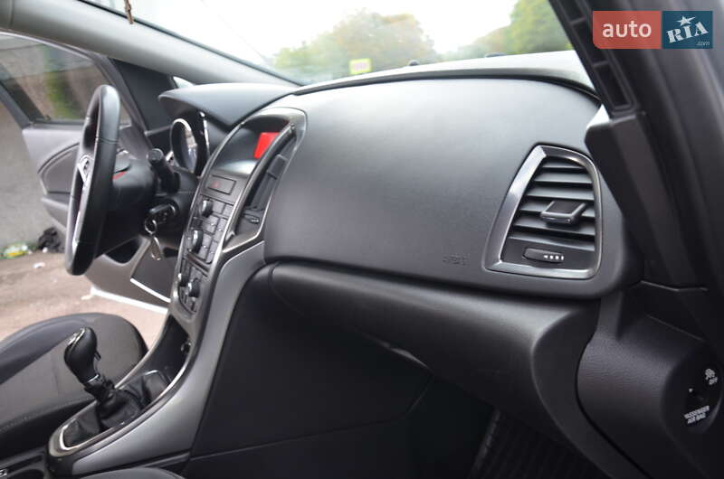 Хэтчбек Opel Astra 2012 в Дрогобыче