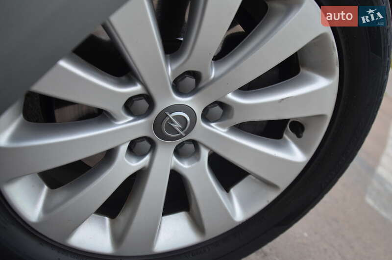 Хэтчбек Opel Astra 2012 в Дрогобыче
