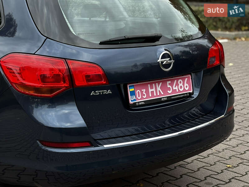 Универсал Opel Astra 2011 в Миргороде