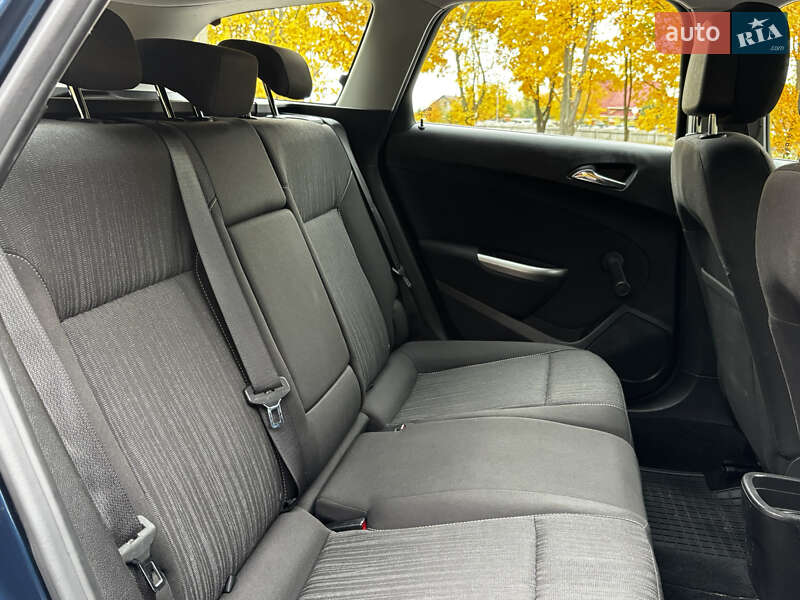 Универсал Opel Astra 2011 в Миргороде