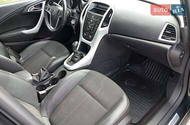 Универсал Opel Astra 2013 в 
