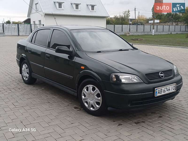 Седан Opel Astra 2002 в Новой Одессе