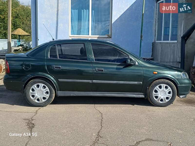 Седан Opel Astra 2002 в Новой Одессе