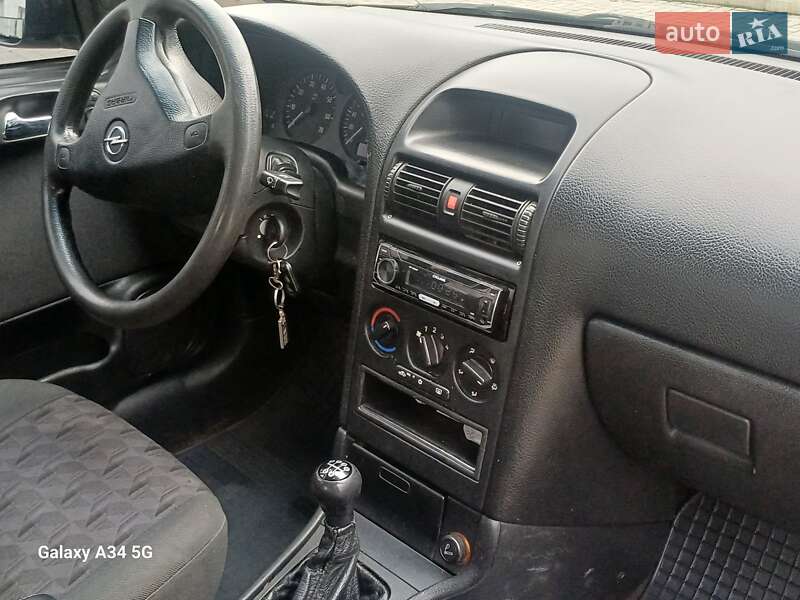 Седан Opel Astra 2002 в Новой Одессе