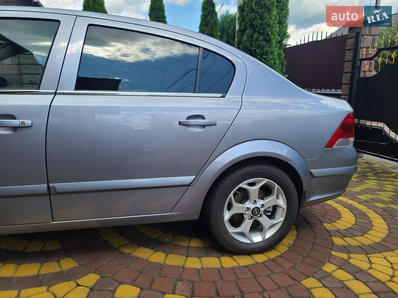 Седан Opel Astra 2008 в Луцьку фото 3 Седан Opel Astra 2008 в Луцьку