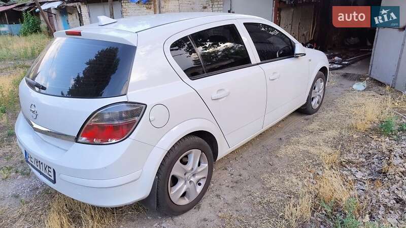 Хэтчбек Opel Astra 2013 в Днепре фото Хэтчбек Opel Astra 2013 в Днепре