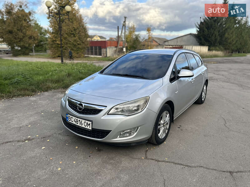 Универсал Opel Astra 2012 в 