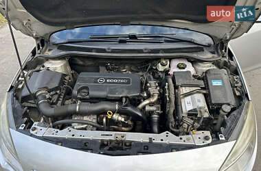 Универсал Opel Astra 2012 в 