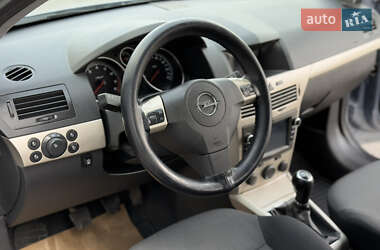 Хэтчбек Opel Astra 2007 в 