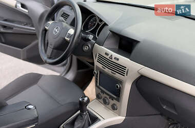 Хэтчбек Opel Astra 2007 в 