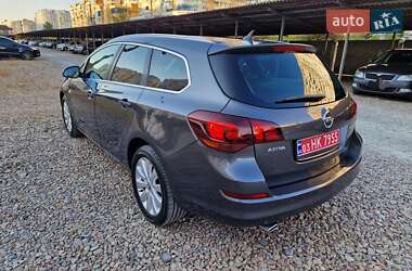Универсал Opel Astra 2012 в 