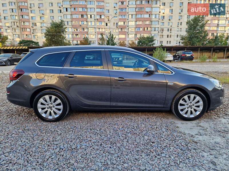 Універсал Opel Astra 2012 в Києві