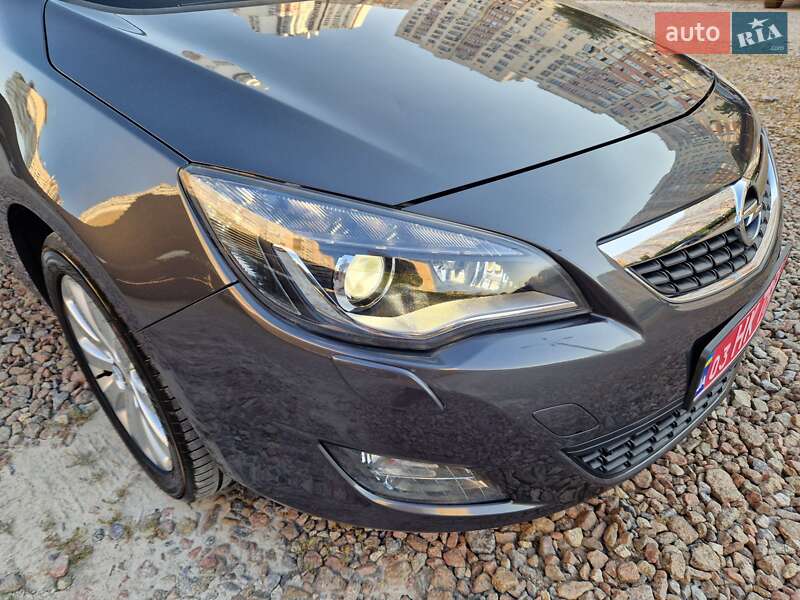 Універсал Opel Astra 2012 в Києві