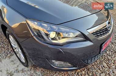 Универсал Opel Astra 2012 в 