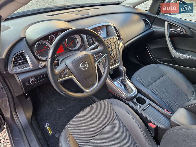 Універсал Opel Astra 2012 в Києві