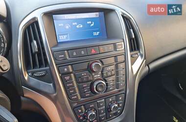 Универсал Opel Astra 2012 в 