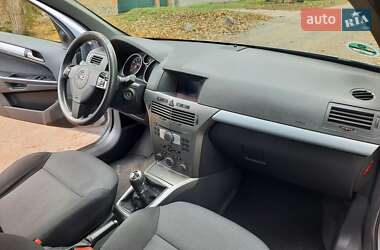 Универсал Opel Astra 2006 в  фото 54 Универсал Opel Astra 2006 в