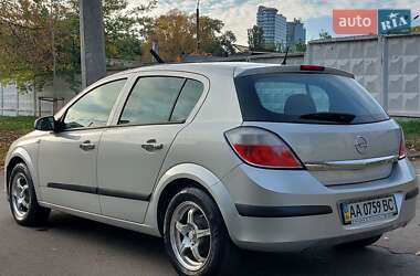 Хэтчбек Opel Astra 2006 в 