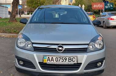 Хэтчбек Opel Astra 2006 в 