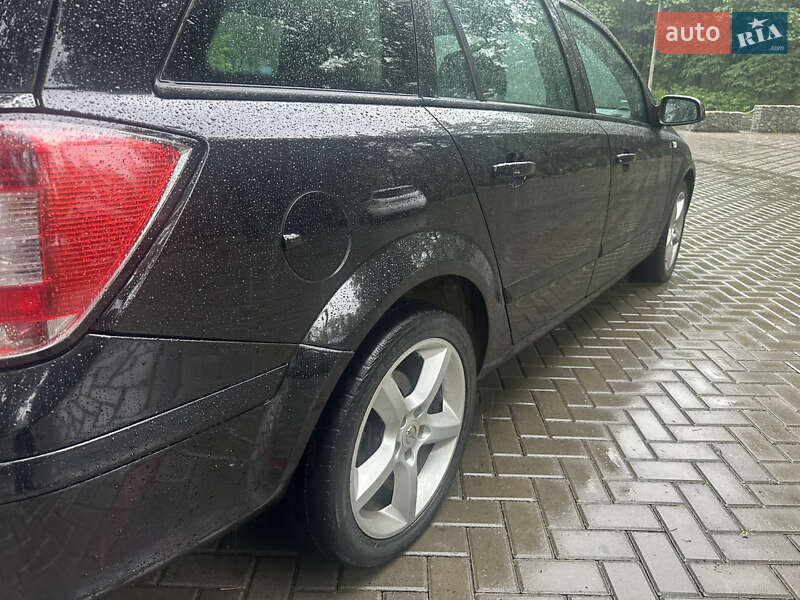 Універсал Opel Astra 2008 в Луцьку