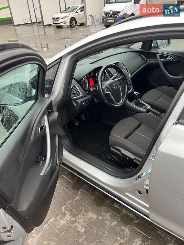 Универсал Opel Astra 2012 в Киеве