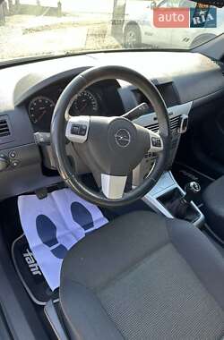 Универсал Opel Astra 2010 в 