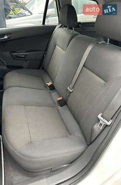 Универсал Opel Astra 2010 в 